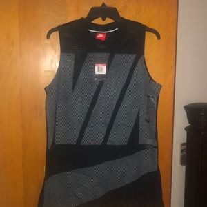 Nike shirt 27 inches long